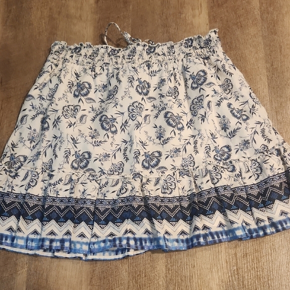 Beach lunch lounge White and Blue Smocked Mini Skirt - Picture 3 of 3